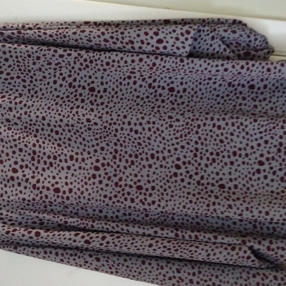 Ee some blouse size large color grey with red - Picture 6 of 6